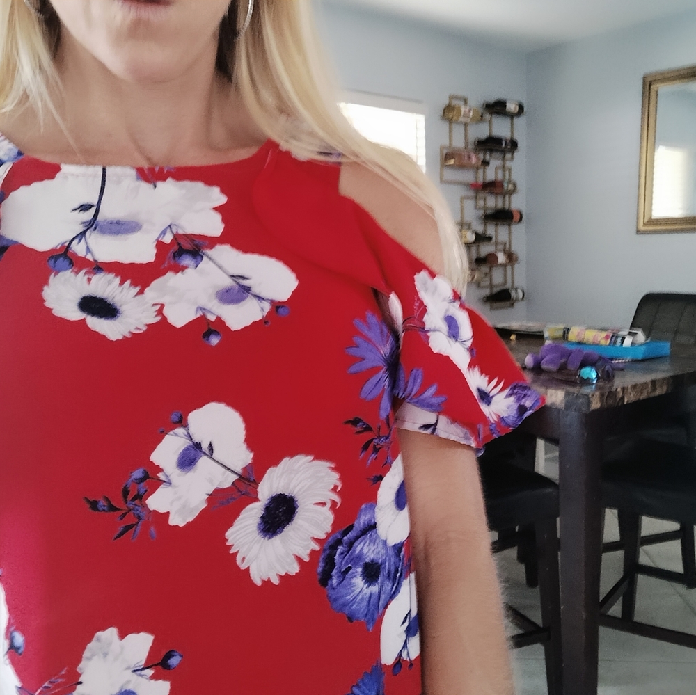 Blouse cut off shoulder